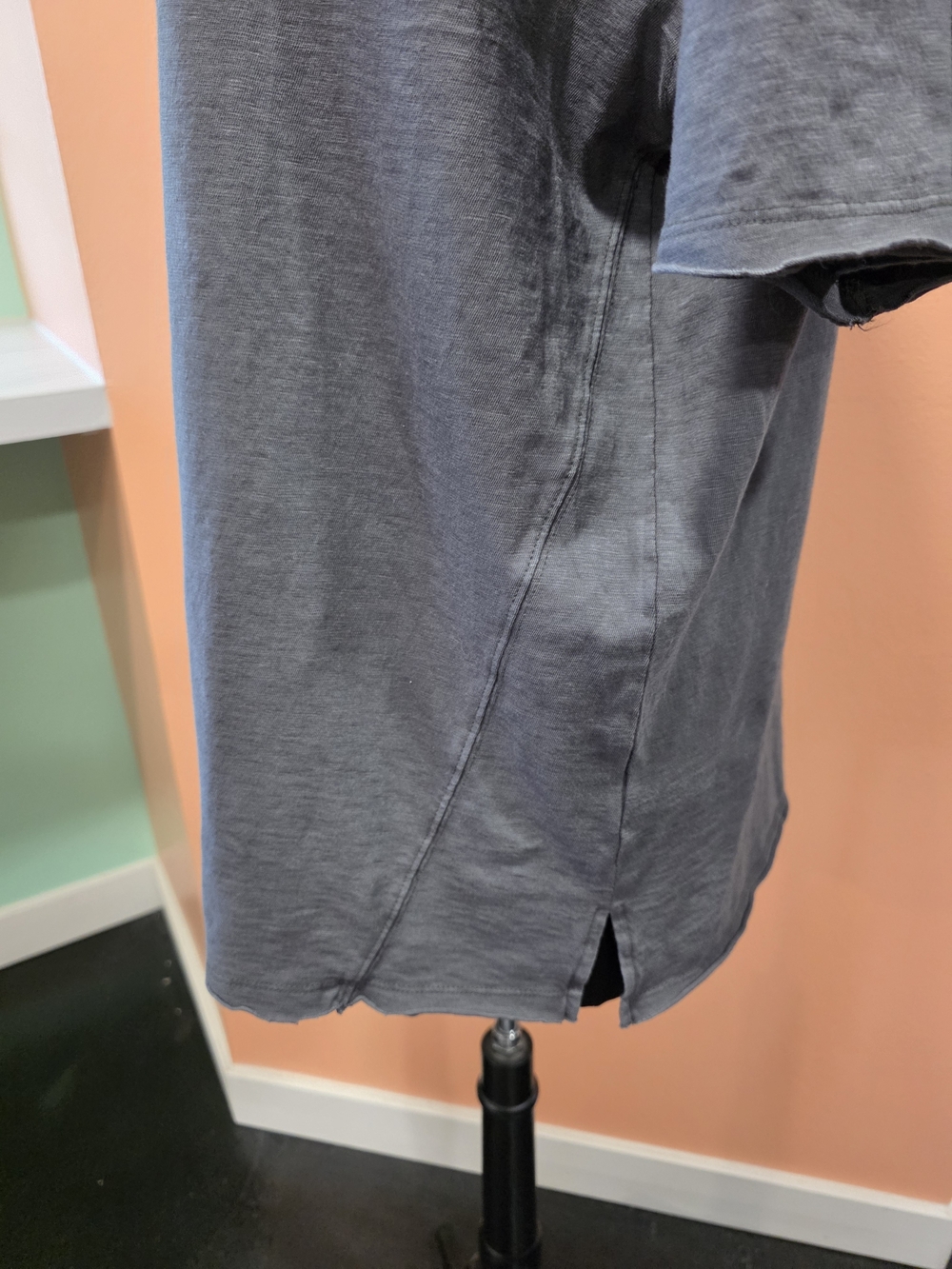 aerie NWT Charcoal Gray Graphic Short Sleeve Tee Boyfriend Boxy T White Tiger - Picture 9 of 14